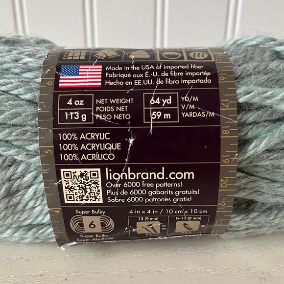 LION BRAND Hometown USA Yarn #226 FAYETTEVILLE FROST 4oz./113g 64yds/59m - Picture 2 of 3